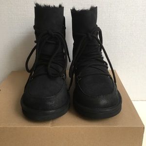 🎄SALE !!!  New UGG Women Lodge Boots.